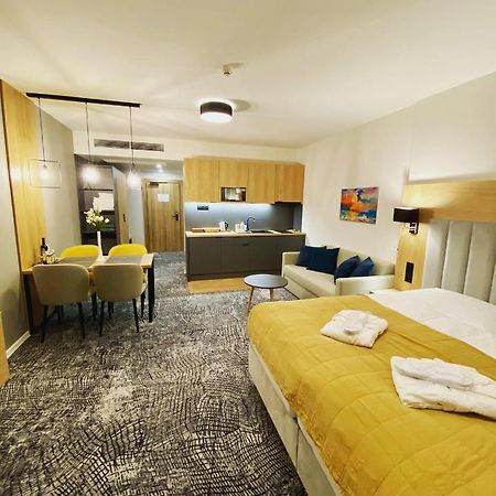 Luxapartmanbesenova Hotel Akvamarin Dış mekan fotoğraf